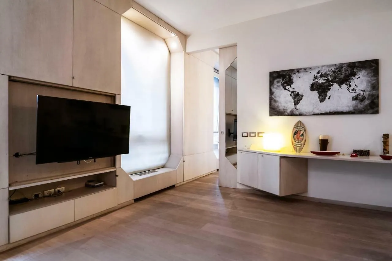 Santo Stefano Luxury Apartment Milan